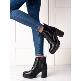 Sweet Shoes Botas cómodas en un poste negro 2 Sweet Shoes Botas cómodas en un poste negro 2