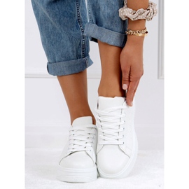 Zapatillas de mujer blancas T0YD8240-5 BLANCO / PLATA 5