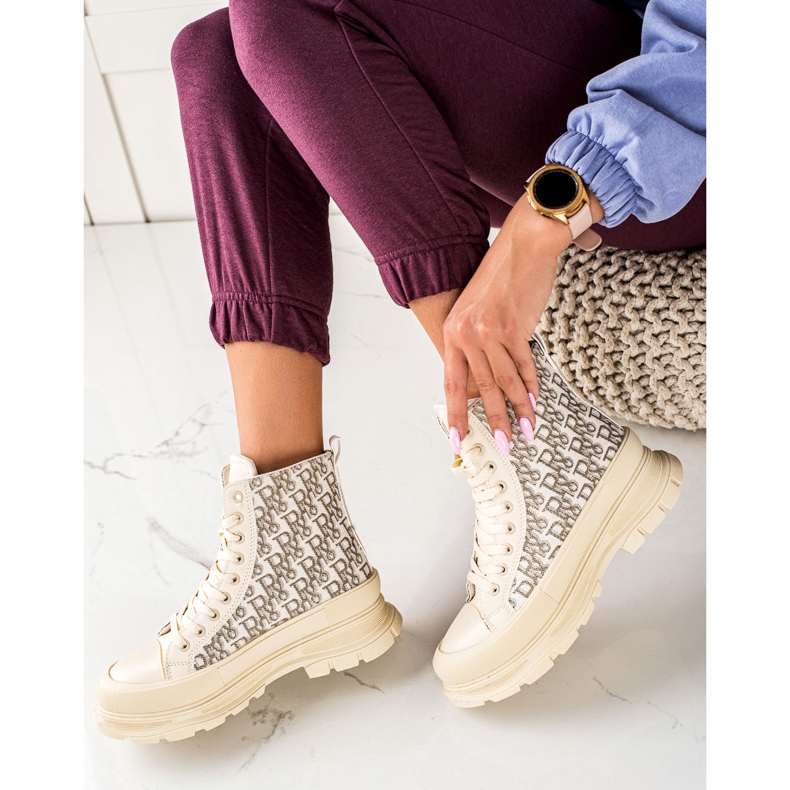 TRENDI Zapatillas altas de moda en beige 1