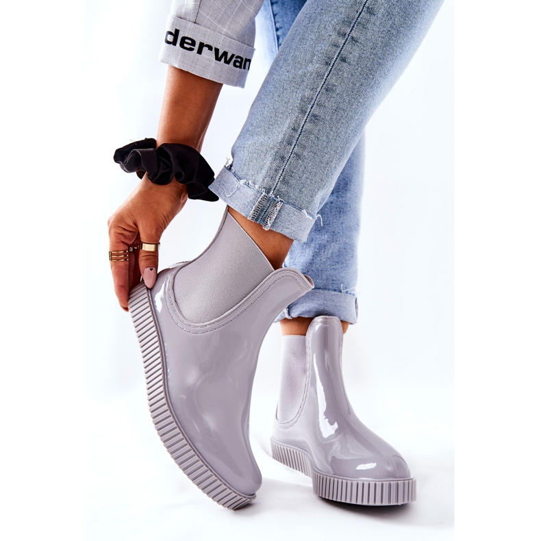 PS1 Botas de lluvia brillantes en la plataforma de la cascada gris 2