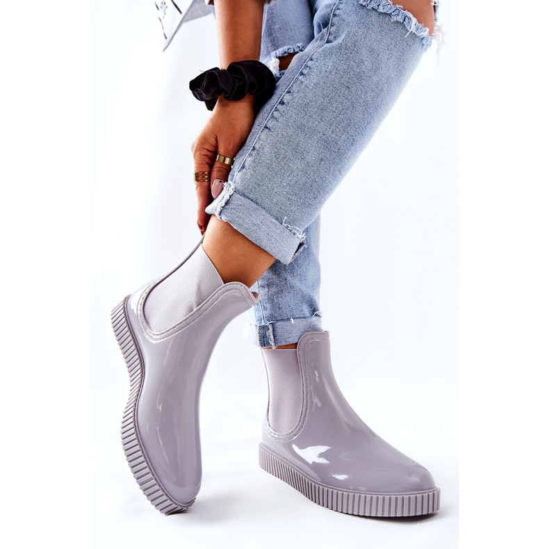 PS1 Botas de lluvia brillantes en la plataforma de la cascada gris 1