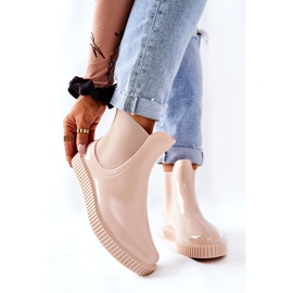 PS1 Botas de lluvia brillantes en una plataforma de cascada beige 2