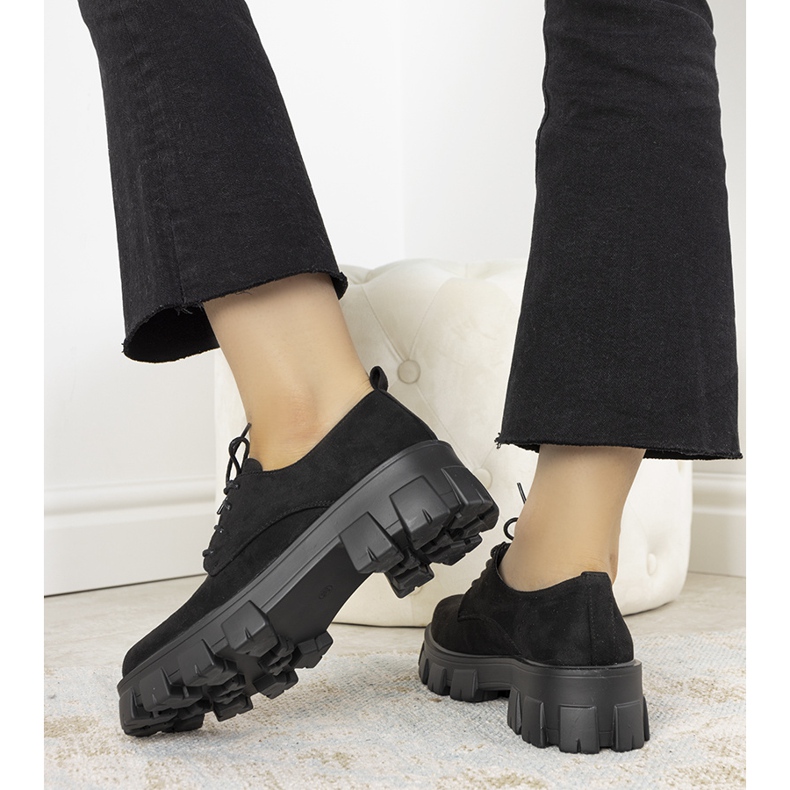 Zapatos negros sobre suela gruesa Melisande 1