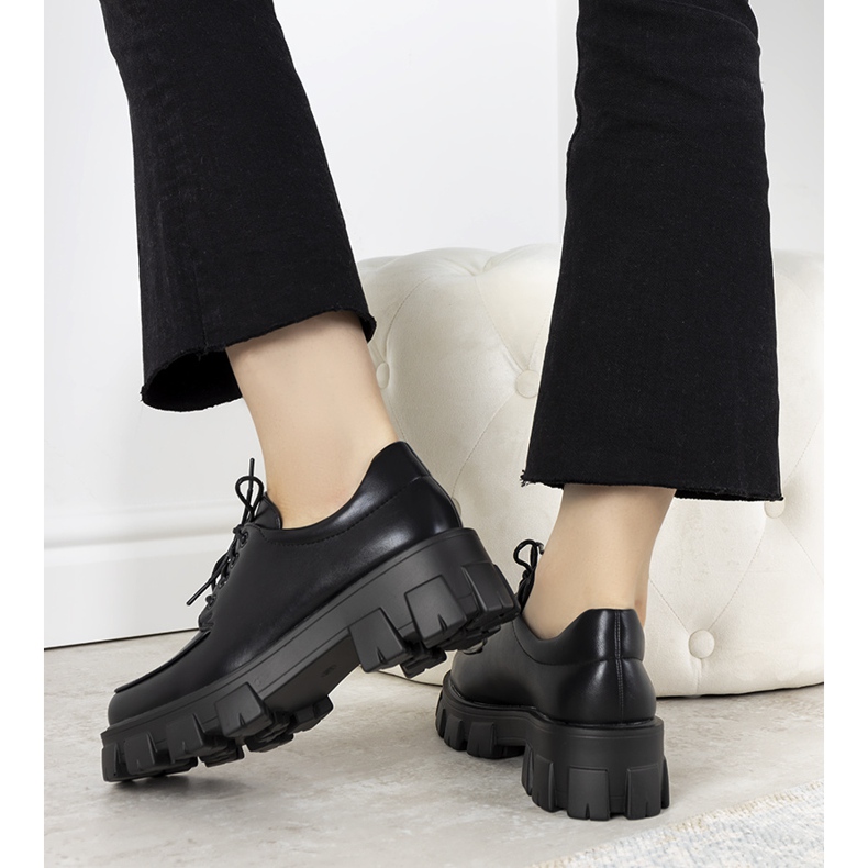 Zapatos negros sobre suela gruesa Lamare 1