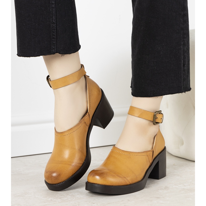 Zapatos de camello en el poste de Christiane marrón 1