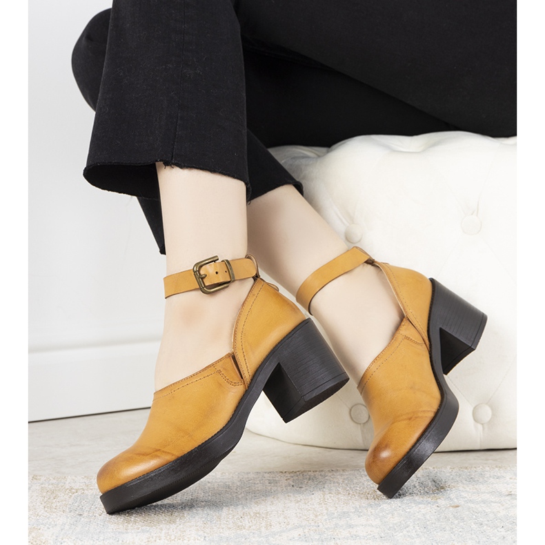 Zapatos de camello en el poste de Christiane marrón 2