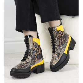 Tramperos negros en el motivo animal de Felis 1