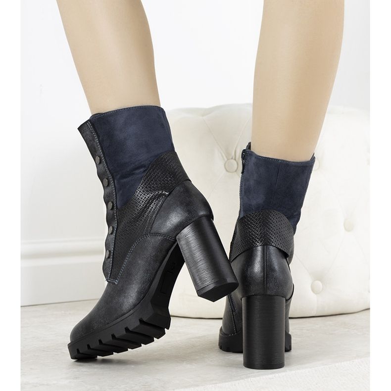 Botines azul marino en el poste de Alvarado beige 2