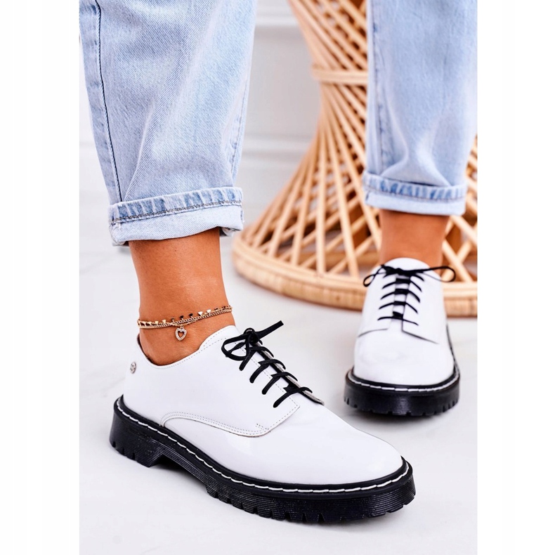 Zapatos de cuero Oxfords Maciejka para mujer lacados blancos 04087-11 2
