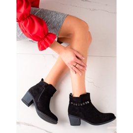 TRENDI Botas de ante con cinturón decorativo negro 2