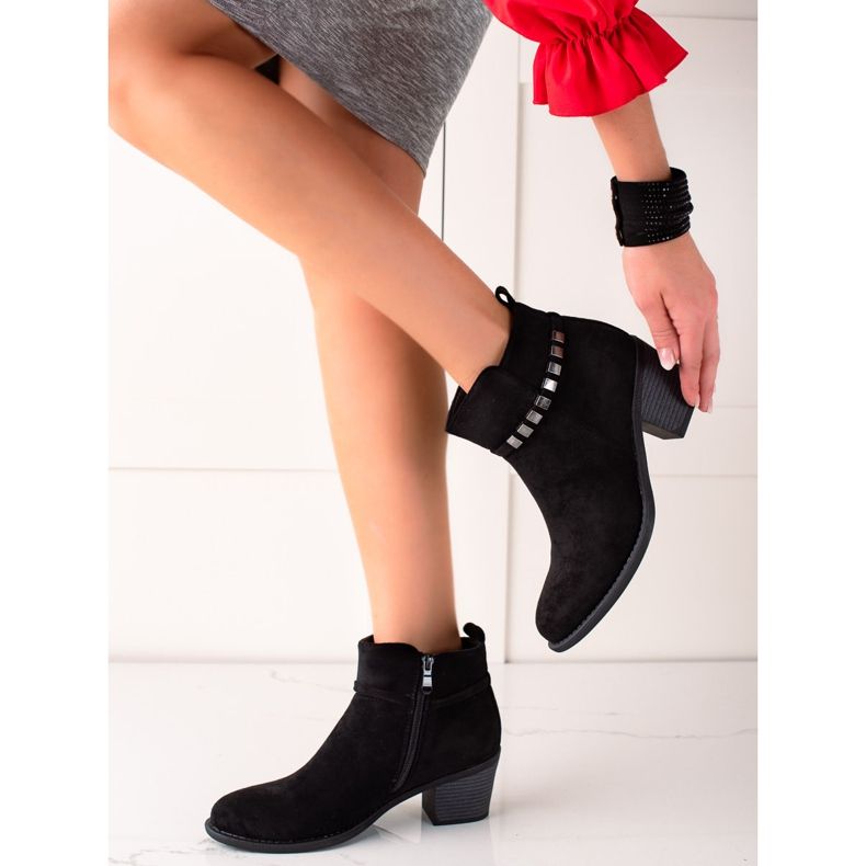 TRENDI Botas de ante con cinturón decorativo negro 1