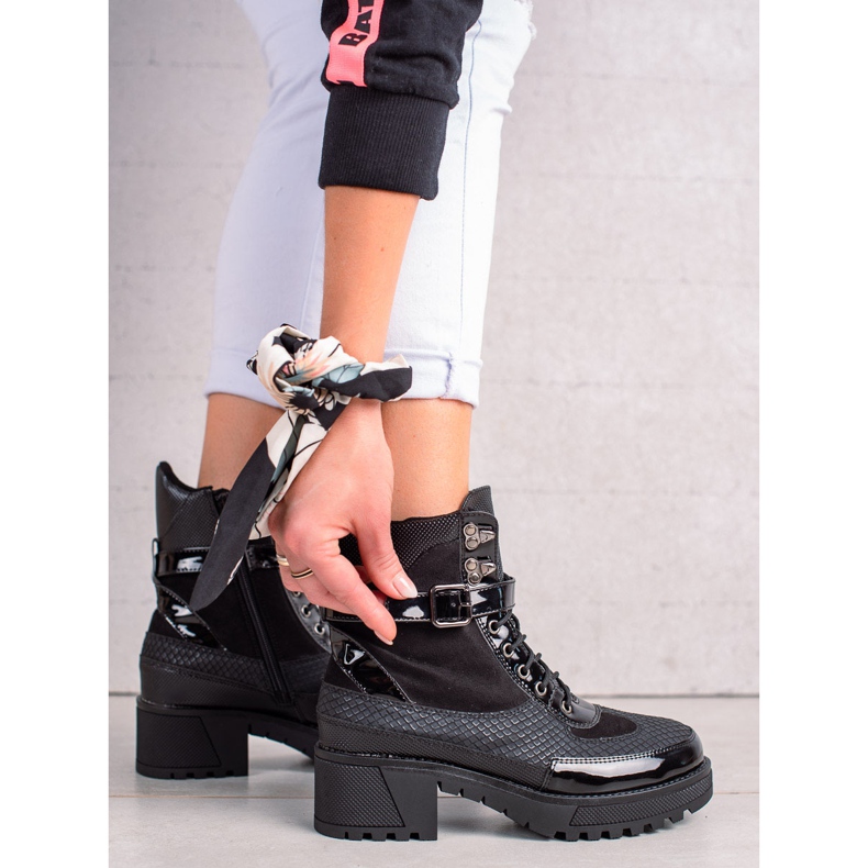 Queen Vivi Trabajadores negros con estilo 2