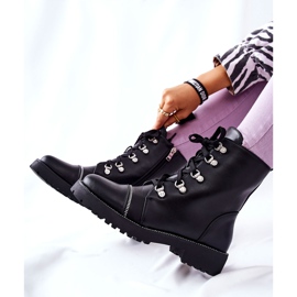 PG1 Botas clásicas de cuero negro Daiane atadas 2