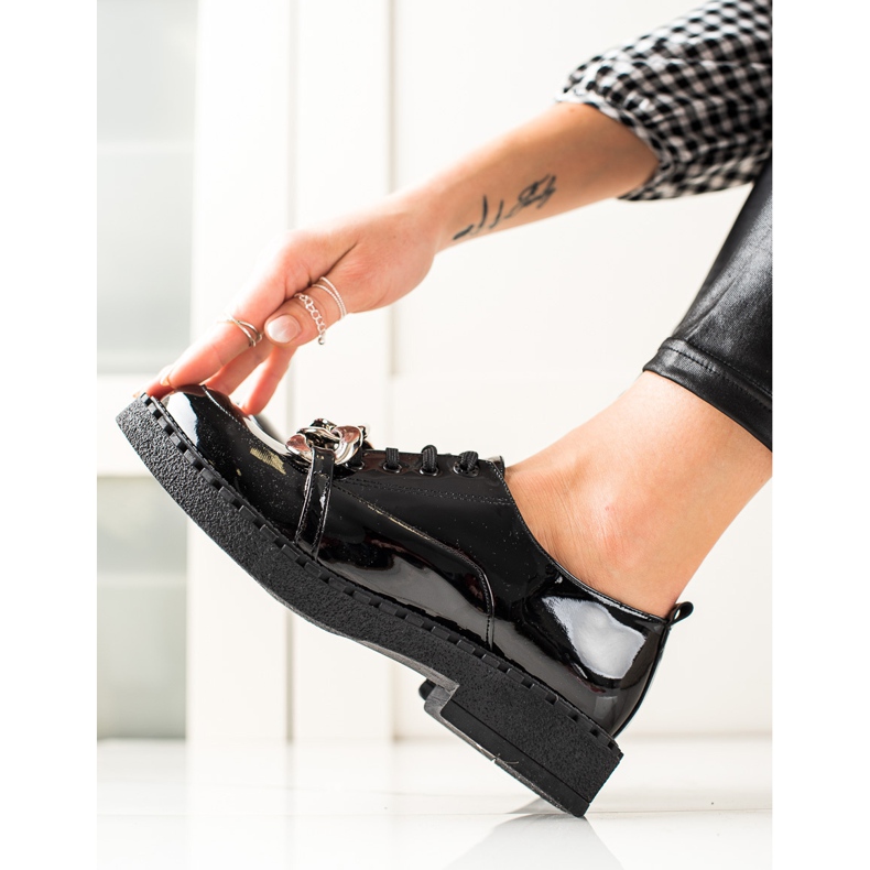 TRENDI Zapatos negros de moda 1