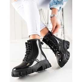 Sergio Todzi Tramperos negros en la plataforma 2 Sergio Todzi Tramperos negros en la plataforma 2