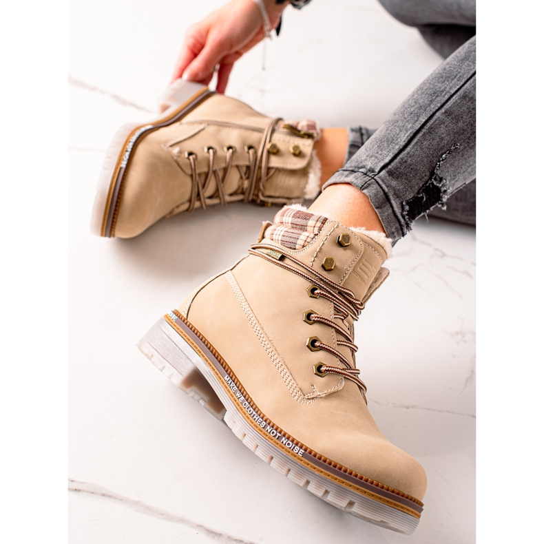 Goodin Tramperos aislados hechos de cuero ecológico beige 1 Goodin Tramperos aislados hechos de cuero ecológico beige 1