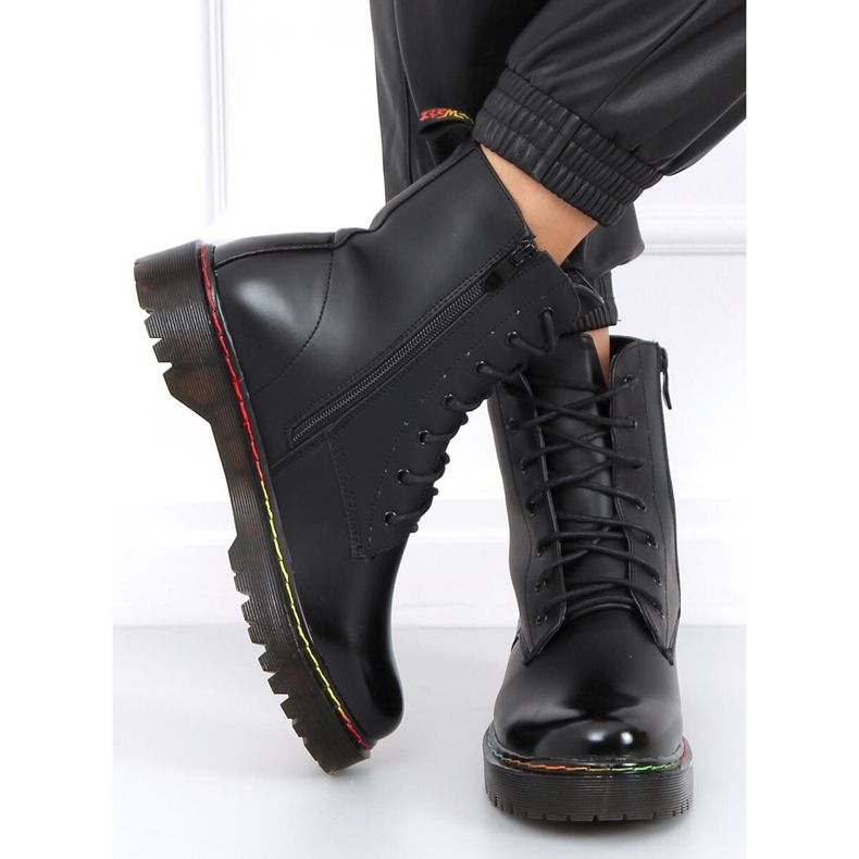 Martensiaki con el hilo de color Ohio Black negro 2 Martensiaki con el hilo de color Ohio Black negro 2