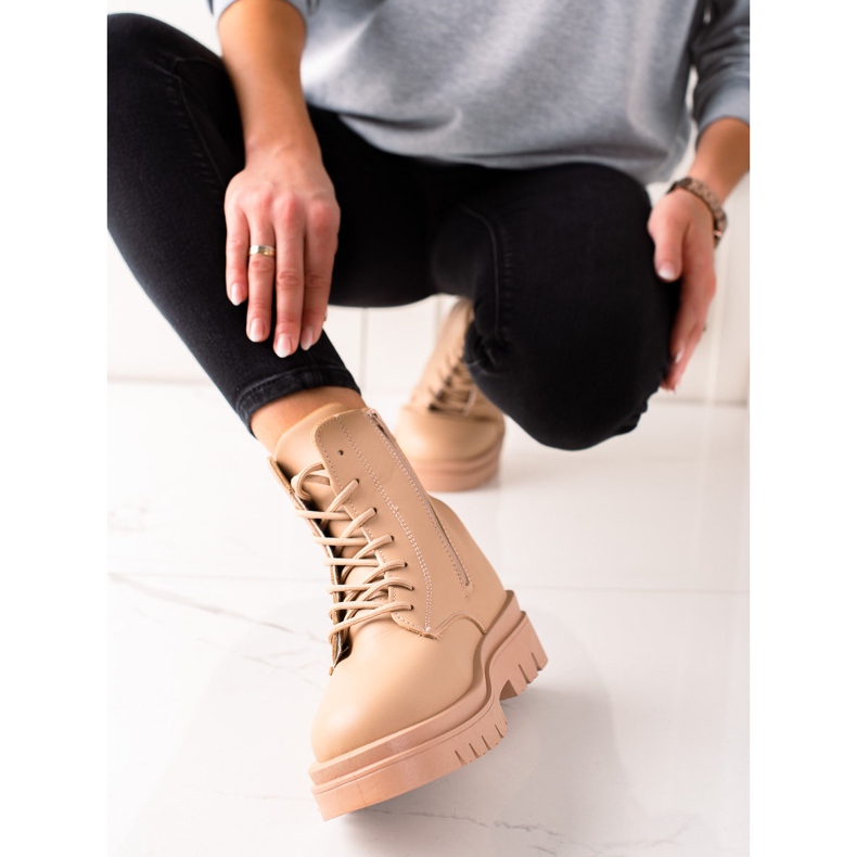 TRENDI Botas de montaña marrones clásicas en la plataforma. beige 1