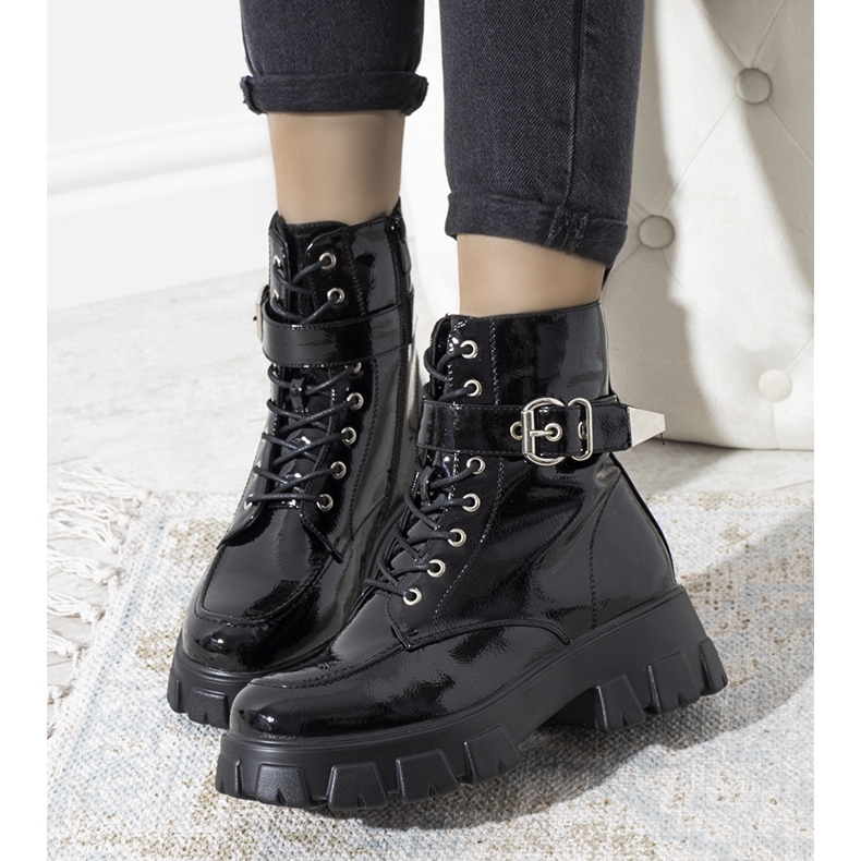 Botas aislantes lacadas en negro de Hampton 1