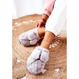 Pantuflas de piel de pamppy gris con pompones 2