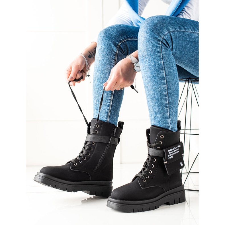 TRENDI Cazadores negros con bolsillo 1