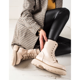 TRENDI Bolsos beige en la plataforma 1