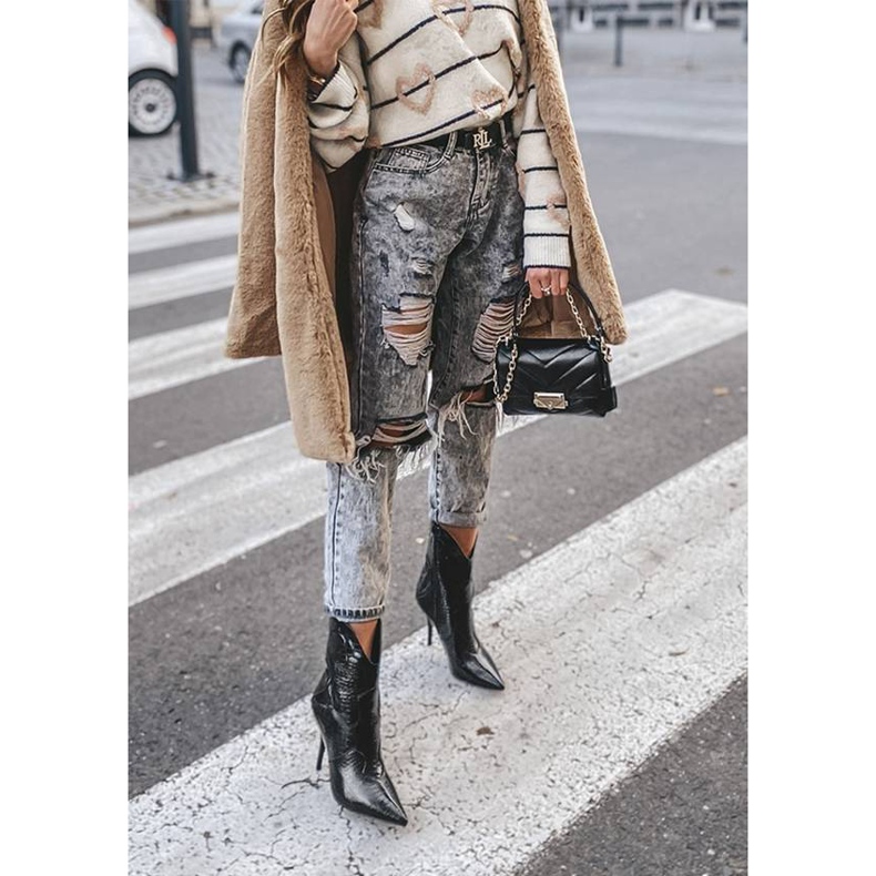 Botas negras en relieve con tacón Cro negro 2 Botas negras en relieve con tacón Cro negro 2