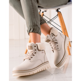 Goodin Tramperos en la plataforma beige 2