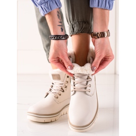 Goodin Tramperos en la plataforma beige 1
