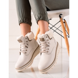 Goodin Tramperos en la plataforma beige 3