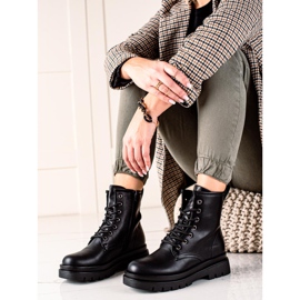 Cappers aislados clásicos negro 1 Cappers aislados clásicos negro 1