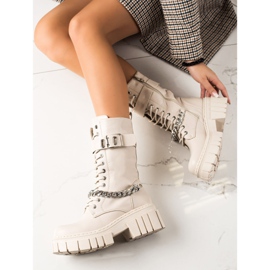 TRENDI Botas con cadena beige 2 TRENDI Botas con cadena beige 2