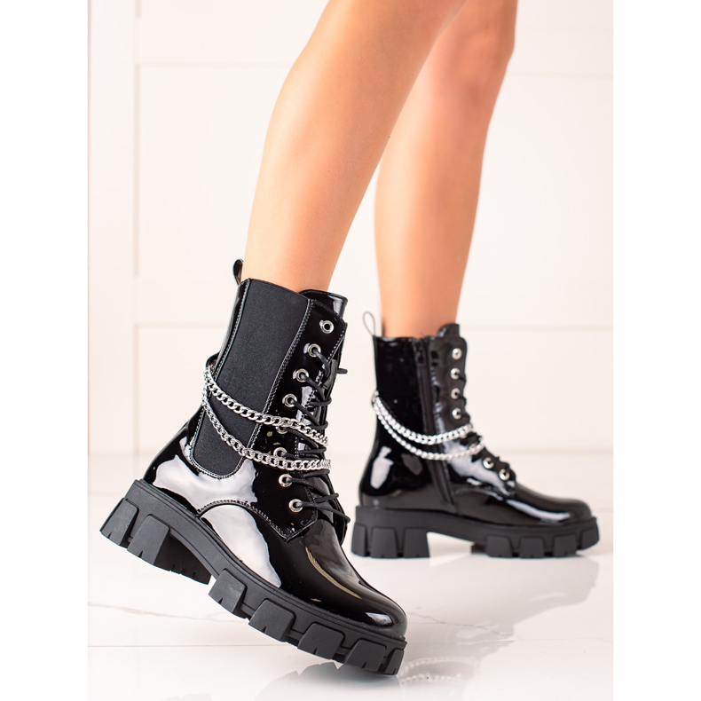 TRENDI Trabajadores barnizados con cadenas negro 1