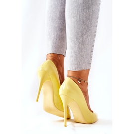 PG2 Elegantes tacones altos Adrinnah lacados en amarillo 1