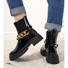 Botines negros de charol con cadena Tapia 1
