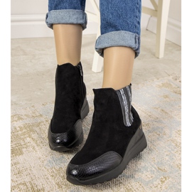 Botas negras sobre una cuña aislante Trento negro 2