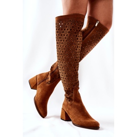 PA2 Botas de ante marrón Hekilea con patrón calado 3