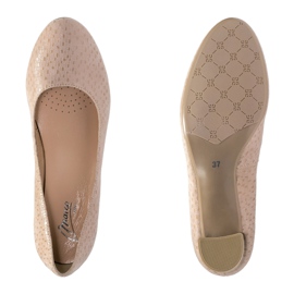 Marco Shoes Zapatos Marco beige lisos y cómodos 2