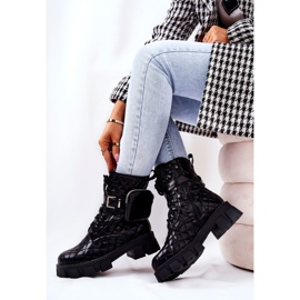 PG2 Botas Maureen negras acolchadas en un poste negro 3
