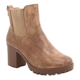 Botas beige en el poste Auger marrón 1