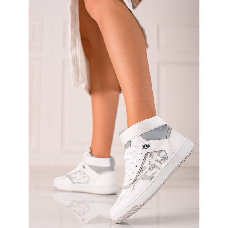 TRENDI Cómodas zapatillas de velcro blanco 1