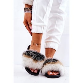 FM1 Pantuflas Naturis Pelo Natural Blanco Y Negro 2