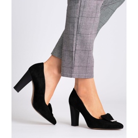 Zapatos de salón Marco Shoes 1008P de terciopelo negro con adorno 5