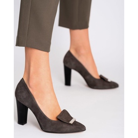 Zapatos de salón Marco Shoes 1008P de terciopelo marrón con adorno 4