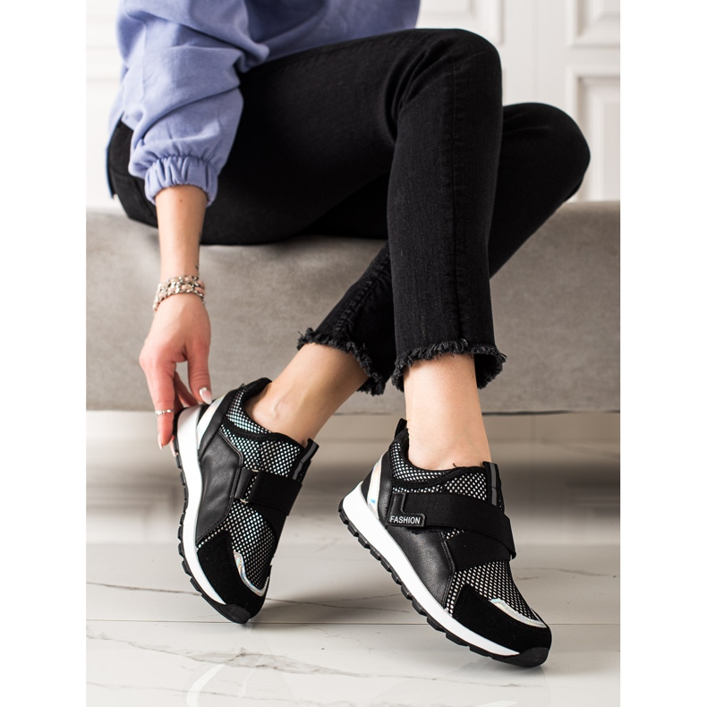 TRENDI Zapatillas con estilo con velcro negro 1