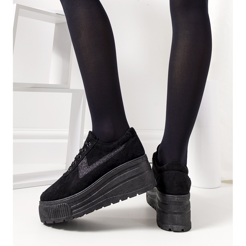 Zapatillas negras con suela botánica alta. negro 1