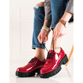 Zapatos rojos en la plataforma La.Fi 2