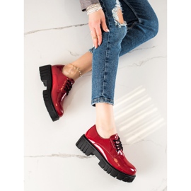 Zapatos rojos en la plataforma La.Fi 1