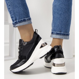 Zapatillas negras en la cuña de Cleveland. negro 2