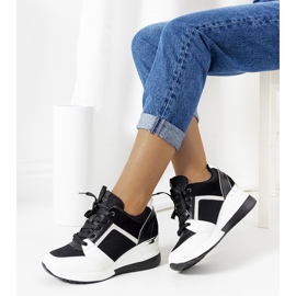 Zapatillas blancas y negras en la cuña Lockett blanco negro 1